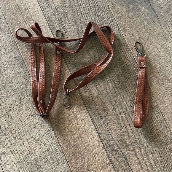 New In Packaging! Brown Clutch. Multiple Pockets, Perfect Formal Accessory! - Picture 5 of 6